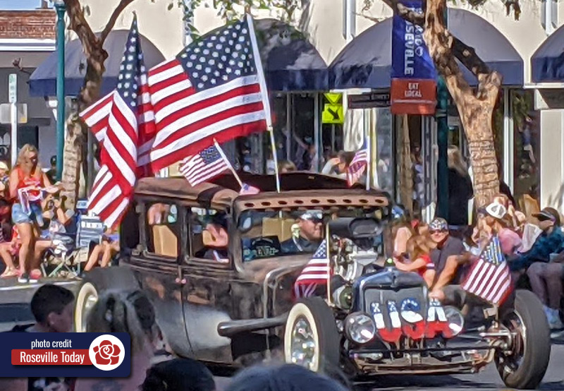 Car decorated for 4th of July in Roseville parade