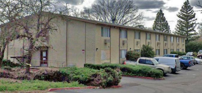 Auburn Oaks apartment building in Citrus Heights
