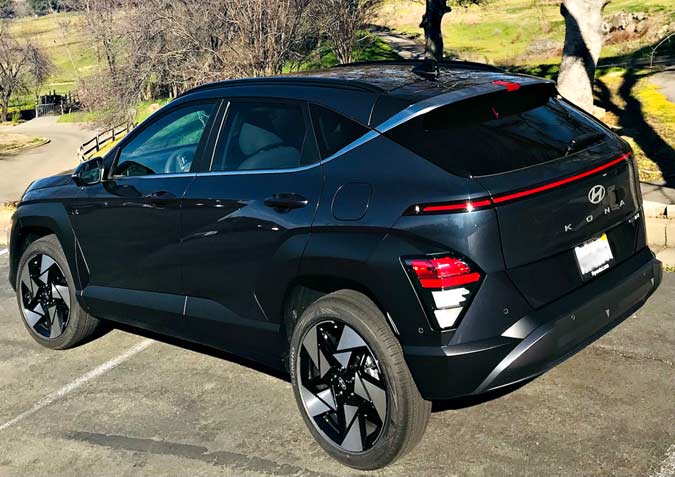 2025 Hyundai Kona in black