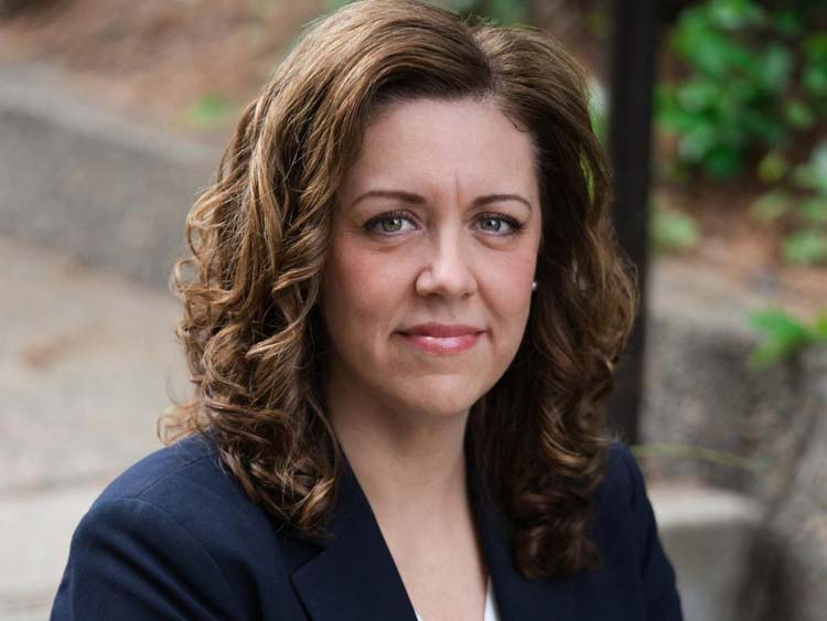 Sari Dierking headshot