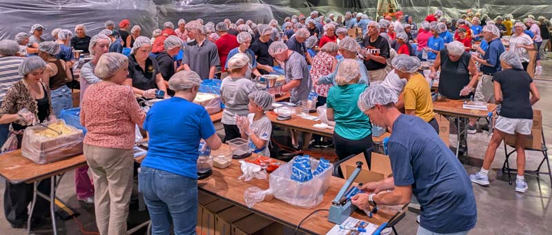 Group packs meals in Rocklin